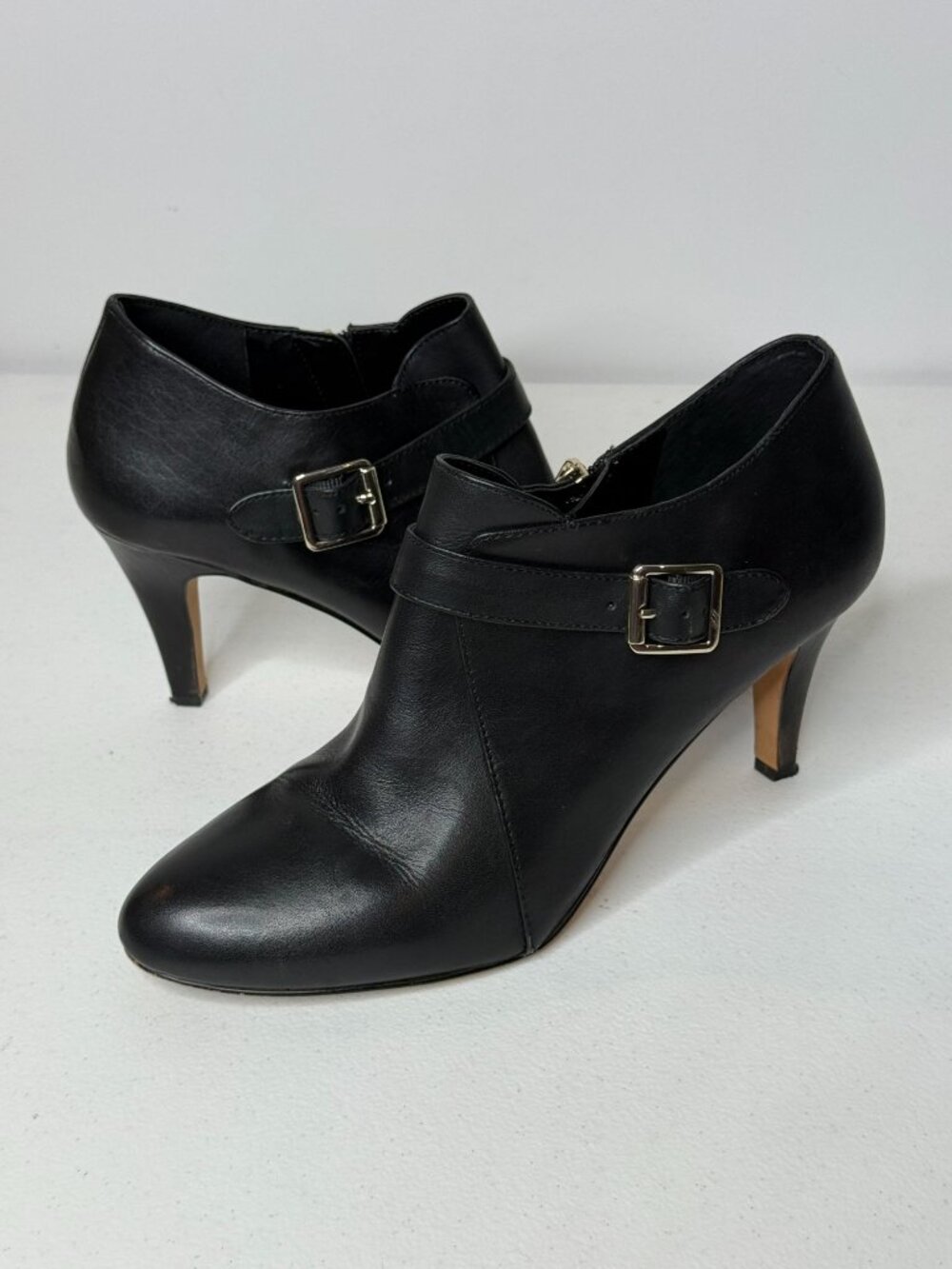 Vince Camuto Vonilesa Womens 9.5 Black Leather Buckle Heel Shooties Pumps Office
